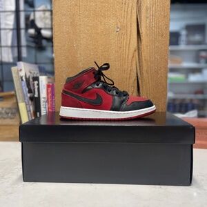 Jordan 1 Mid Gym Red Black